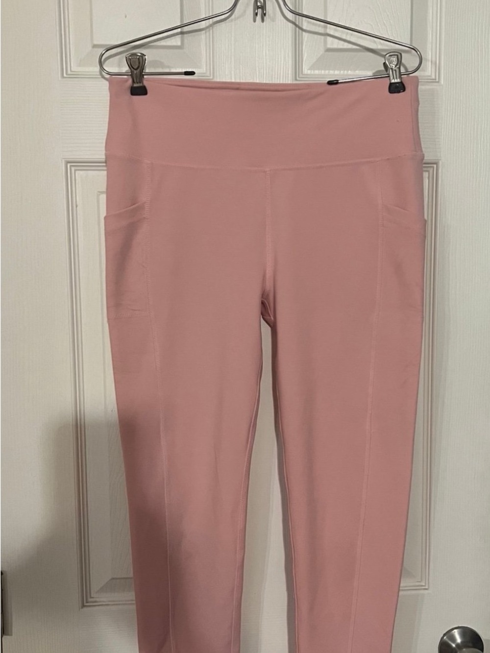 High-Rise Pink Leggings with Side Pockets